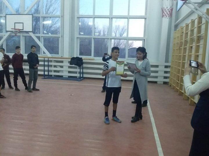  Арыстанды орта мектебінде «Тәуелсіздік-ел тірегі»атты іс-шара өтті. Іс-шара жоспарына сәйкес, мектеп оқушылары арасында волейболдан жарыс өткіздік.  Үздік деген командалар марапатталды. 